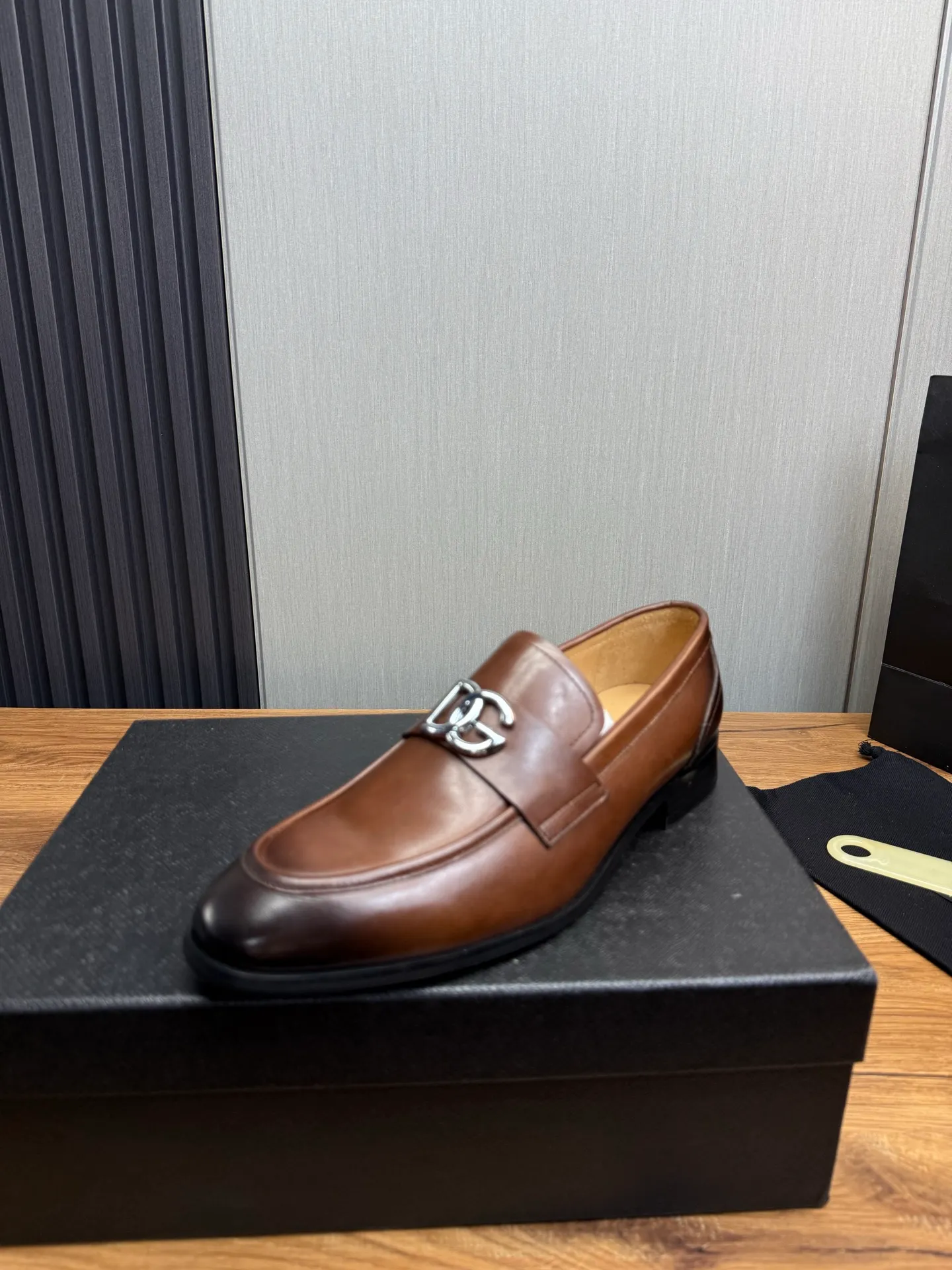 Factory price 520💰 Dolce&G .DG men's loafers👞 Classic and fashionable style, embellished with personalized DG logo. Imported cowhide, open-edge beaded cowhide, cowhide lining, original non-slip and wear-resistant outsole Size: 39-44 (customized at 38.45)